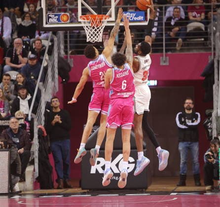 Block: Alijah Comithier, Michael Kessens Telekom Baskets Bonn vs. BMA365 Bamberg Baskets 14. Speiltag - Saison 2025 26