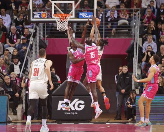 Block: Tylan Birts, Kur Jongkuch Telekom Baskets Bonn vs. BMA365 Bamberg Baskets 14. Speiltag - Saison 2025 26