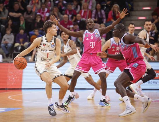 Kur Jongkuch Telekom Baskets Bonn vs. Zach Ensminger BMA365 Bamberg Baskets 14. Speiltag - Saison 2025 26