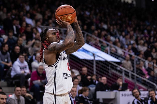easyCredit Basketball Bundesliga, Telekom Baskets Bonn vs. BMA 365 Bamberg Baskets, 05.01.2026 Cobe Williams (BAMBERG BASKETS 24) von außen -- easyCredit Basketball Bundesliga, Telekom Baskets Bonn vs. BMA 365 Bamberg Baskets, 05.01.2026, Telekom Dome Bonn Copyright: xBEAUTIFULxSPORTS Derixx