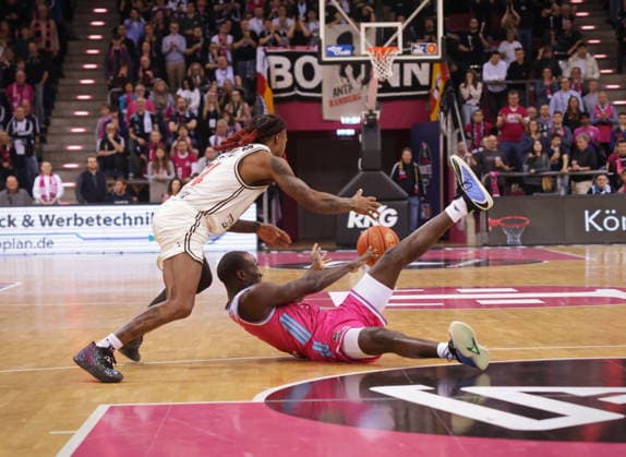 Am Boden: Tylan Birts Telekom Baskets Bonn vs. BMA365 Bamberg Baskets 14. Speiltag - Saison 2025 26