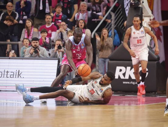 Sprung am Boden: Kur Jongkuch Telekom Baskets Bonn vs. BMA365 Bamberg Baskets 14. Speiltag - Saison 2025 26
