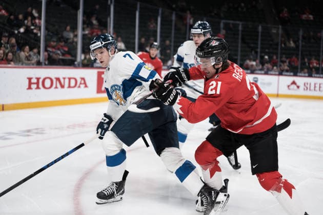 260105 Daniel Nieminen of Finland and Cole Reschny of Canada during the 2026 IIHF World Junior Championship bronze medal game between Canada and Finland on January 5, 2026 in Saint Paul. Photo: Joel Marklund BILDBYRAN kod JM JM0773 bbeng ishockey Ice hockey, Eishockey jvm junior-vm u20 2026 iihf world junior championship world juniors bronsmatch bronze medal game canada kanada finlandfinland Copyright: JOELxMARKLUND BB260105JM006
