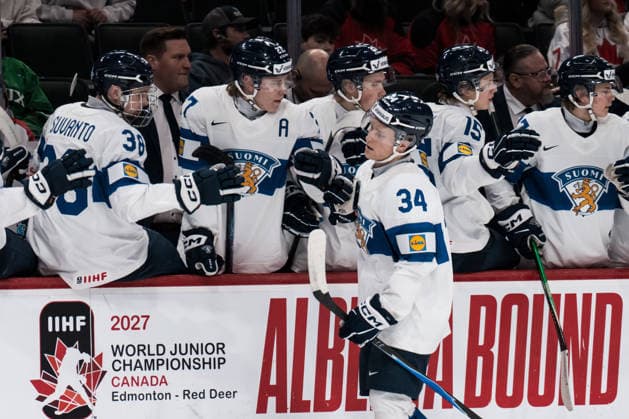 260105 Arttu Välilä of Finland celebrates after 1-1 during the 2026 IIHF World Junior Championship bronze medal game between Canada and Finland on January 5, 2026 in Saint Paul. Photo: Joel Marklund BILDBYRAN kod JM JM0773 bbeng ishockey Ice hockey, Eishockey jvm junior-vm u20 2026 iihf world junior championship world juniors bronsmatch bronze medal game canada kanada finlandjubel celebrates finland Copyright: JOELxMARKLUND BB260105JM007