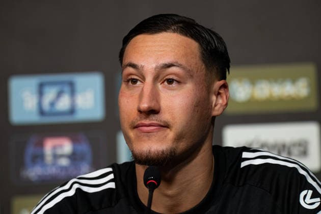 2026.01.05 Eintracht Frankfurt Pressekonferenz zur Vorstellung von Younes Ebnoutalib v.l., beantwortet die Fragen der Journalisten Younes Ebnoutalib (Eintracht Frankfurt) (DFL DFB REGULATIONS PROHIBIT ANY USE OF PHOTOGRAPHS as IMAGE SEQUENCES and or QUASI-VIDEO) Copyright: JoaquimxFerreira