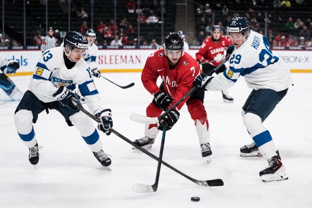 260105 Veeti Väisänen of Finland and Michael Misa of Canada and Jasper Kuhta of Finland during the 2026 IIHF World Junior Championship bronze medal game between Canada and Finland on January 5, 2026 in Saint Paul. Photo: Joel Marklund BILDBYRAN kod JM JM0773 bbeng ishockey Ice hockey, Eishockey jvm junior-vm u20 2026 iihf world junior championship world juniors bronsmatch bronze medal game canada kanada finlandfinland Copyright: JOELxMARKLUND BB260105JM017