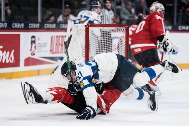 260105 Matias Vanhanen of Finland and Cameron Reid of Canada during the 2026 IIHF World Junior Championship bronze medal game between Canada and Finland on January 5, 2026 in Saint Paul. Photo: Joel Marklund BILDBYRAN kod JM JM0773 bbeng ishockey Ice hockey, Eishockey jvm junior-vm u20 2026 iihf world junior championship world juniors bronsmatch bronze medal game canada kanada finlandfinland Copyright: JOELxMARKLUND BB260105JM026