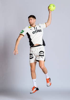 Muenchen: Handball DHB - Deutschland - Fotoshooting Lukas Zerbe (Deutschland) Deutschland