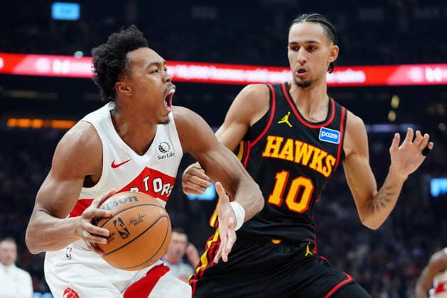 January 5, 2026, Toronto, On, CANADA: Toronto Raptors forward Scottie Barnes (4) gets fouled on his way to the net by Atlanta Hawks forward Zaccharie Risacher (10) during first half NBA, Basketball Herren, USA basketball action in Toronto, Monday, Jan. 5, 2026. Canada News - January 5, 2026 - ZUMAc35_ 20260105_zaf_c35_087 Copyright: xFrankxGunnx
