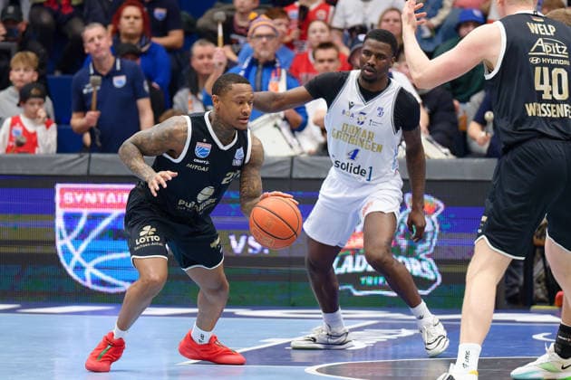 Charles Callison (MBC, 23), Malik Miller (Groningen, 4), Syntainics MBC vs. Donar Groningen, European North Basketball League 2025 26, Germany, Netherlands, 06.01.2026. Foto: Schulz Weissenfels Stadthalle Sachsen-Anhalt Deutschland