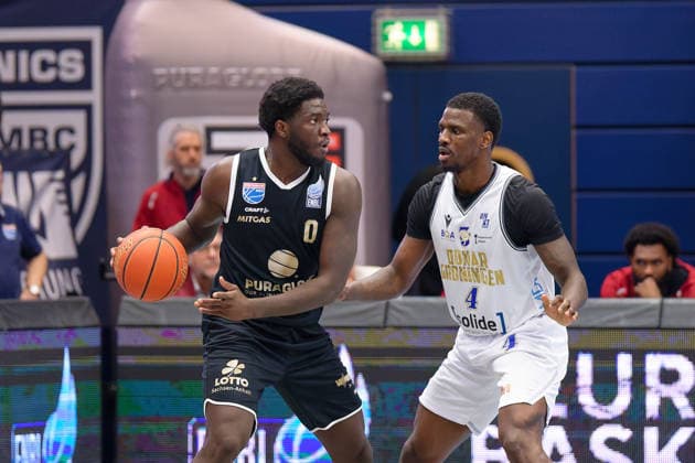 Khyri Thomas (MBC, 0), Malik Miller (Groningen, 4), Syntainics MBC vs. Donar Groningen, European North Basketball League 2025 26, Germany, Netherlands, 06.01.2026. Foto: Schulz Weissenfels Stadthalle Sachsen-Anhalt Deutschland