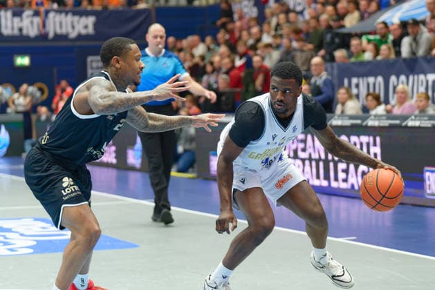 Charles Callison (MBC, 23), Malik Miller (Groningen, 4), Syntainics MBC vs. Donar Groningen, European North Basketball League 2025 26, Germany, Netherlands, 06.01.2026. Foto: Schulz Weissenfels Stadthalle Sachsen-Anhalt Deutschland