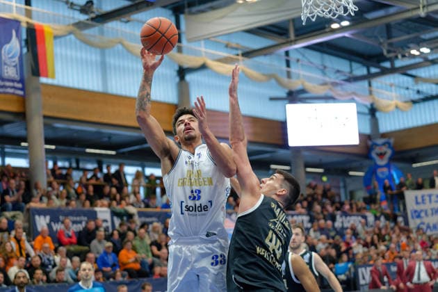 Damian Forrest (Groningen, 33), Jure Planinic (MBC, 44), Syntainics MBC vs. Donar Groningen, European North Basketball League 2025 26, Germany, Netherlands, 06.01.2026. Foto: Schulz Weissenfels Stadthalle Sachsen-Anhalt Deutschland