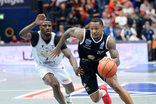Malik Miller (Groningen, 4), Charles Callison (MBC, 23), Syntainics MBC vs. Donar Groningen, European North Basketball League 2025 26, Germany, Netherlands, 06.01.2026. Foto: Schulz Weissenfels Stadthalle Sachsen-Anhalt Deutschland