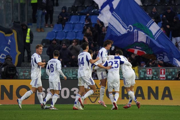 Como s Maximo Perrone celebrates after score a goal 0-1 during the Serie A soccer match between Pisa and Como at the Cetilar Arena Romeo Anconetani Stadium in Pisa; Center West Italy; Tuesday January 06; 2026 ; Soccer  Copyright: xAlessandroxLaxRocca LaPressex