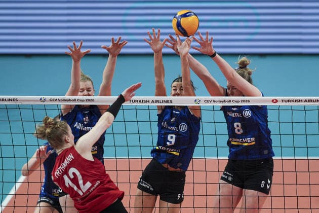 Turkish Airlines v Allianz MTV - CEV Women’s Volleyball Cup ISTANBUL, TURKIYE - JANUARY 6: Hanna Orthmann (L) of Turkish Airlines in action against Anna Koulberg (9) of Allianz MTV during the first leg match of the CEV Women’s Volleyball Cup round of 16 between Turkish Airlines and Allianz MTV at the Burhan Felek Volleyball Hall in Istanbul, Turkiye on January 6, 2026. Arife Karakum Anadolu Istanbul Turkey. Editorial use only. Please get in touch for any other usage.  Copyright: x2026xAnadoluxArifexKarakumx