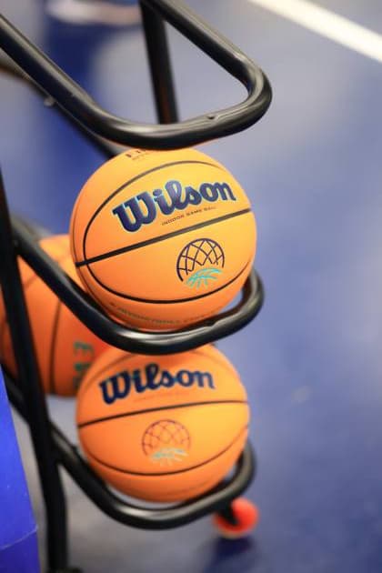 RECORD DATE NOT STATED Nahaufnahme von Basketballbällen im Ballhalter in der Halle Basketball Champions League: MLP Academics Heidelberg – ERA Basketball Nymburk Basketballbälle im Ballhalter