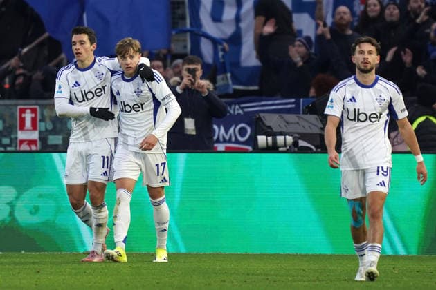 Como s Anastasios Douvikas celebrates after score a goal 0-2 during the Serie A soccer match between Pisa and Como at the Cetilar Arena Romeo Anconetani Stadium in Pisa; Center West Italy; Tuesday January 06; 2026 ; Soccer  Copyright: xAlessandroxLaxRocca LaPressex