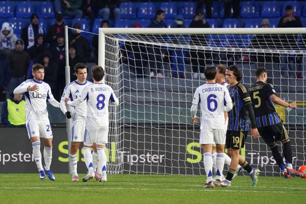 Como s Anastasios Douvikas celebrates after score a goal 0-2 during the Serie A soccer match between Pisa and Como at the Cetilar Arena Romeo Anconetani Stadium in Pisa; Center West Italy; Tuesday January 06; 2026 ; Soccer  Copyright: xAlessandroxLaxRocca LaPressex