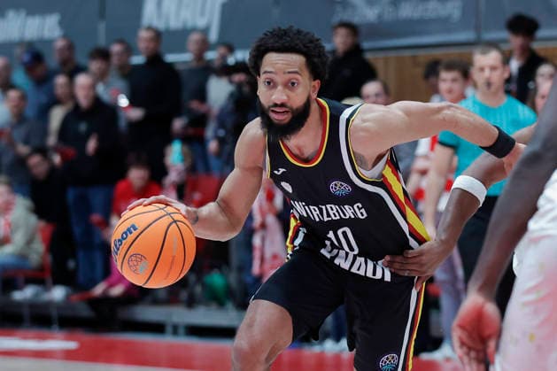 Im Bild: Davion Mintz (Wuerzburg Baskets, 10) am Ball 06.01.2026, Fitness First Wuerzburg Baskets vs. Patrioti Levice, Basketball Champions League, Play-Ins, Spiel 1, Deutschland, 97072, tectake-Arena Wuerzburg, Copyright: HMBxMedia xJulienxBecker