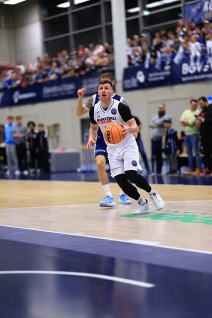 RECORD DATE NOT STATED Spielaktion mit Sir Jabari Rice (10; Basketball Nymburg) in weißem Trikot mit Ball am Spielfeld Basketball Champions League: MLP Academics Heidelberg – ERA Basketball Nymburk Spielaktion mit Sir Jabari Rice (10; Basketball Nymburg)