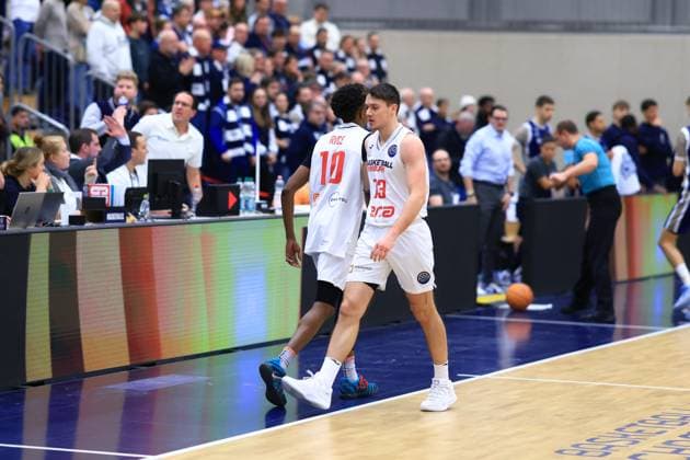 RECORD DATE NOT STATED Szene mit Kevin Gerwin (490; MLP Academics Heidelberg) und Frantisek Rylich (73; Basketball Nymburg) am Spielfeldrand mit Sir Jabari Rice (10; Basketball Nymburg) und 13; Basketball Nymburg Basketball Champions League: MLP Academics Heidelberg – ERA Basketball Nymburk Spielaktion mit Kevin Gerwin (490; MLP Academics Heidelberg) und Frantisek Rylich (73; Basketball Nymburg)