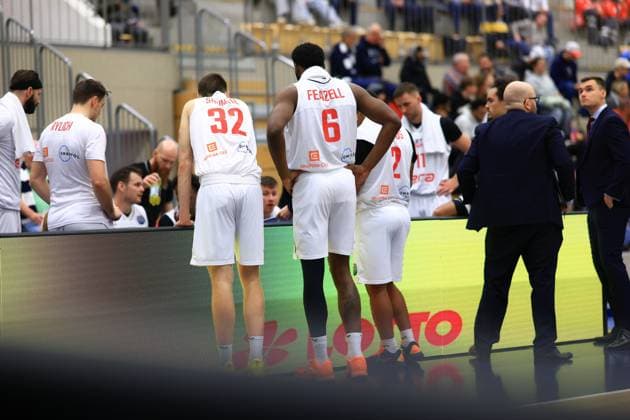 RECORD DATE NOT STATED Szene mit Marcus Santos-Silva (7; Basketball Nymburg), Matej Svoboda (11; Basketball Nymburg) und Jaromir Bohacik (17; Basketball Nymburg) am Spielfeldrand Basketball Champions League: MLP Academics Heidelberg – ERA Basketball Nymburk Szene mit Marcus Santos-Silva (7; Basketball Nymburg), Matej Svoboda (11; Basketball Nymburg) und Jaromir Bohacik (17; Basketball Nymburg)