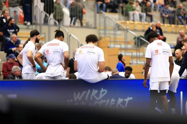 RECORD DATE NOT STATED Szene mit Vojtech Hruban (77; Basketball Nymburg) am Spielfeldrand in der Spielpause Basketball Champions League: MLP Academics Heidelberg – ERA Basketball Nymburk Vojtech Hruban (77; Basketball Nymburg) am Spielfeldrand