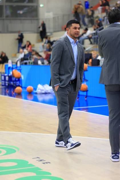 RECORD DATE NOT STATED Trainer von MLP Academics Heidelberg am Spielfeldrand in der GBG Halle am Herzogenried Basketball Champions League: MLP Academics Heidelberg – ERA Basketball Nymburk Trainer von MLP Academics Heidelberg am Spielfeldrand