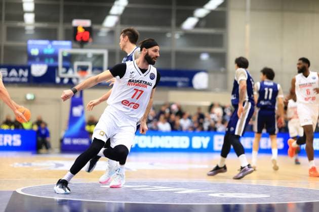 RECORD DATE NOT STATED Spielaktion mit Vojtech Hruban (77; Basketball Nymburg) auf dem Spielfeld Basketball Champions League: MLP Academics Heidelberg – ERA Basketball Nymburk Vojtech Hruban (77; Basketball Nymburg) in Aktion