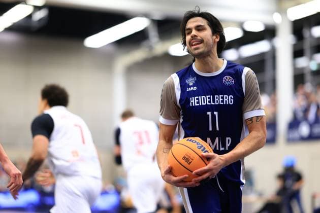RECORD DATE NOT STATED Spielaktion mit Erol Ersek (11; MLP Academics Heidelberg) am Ball Basketball Champions League: MLP Academics Heidelberg – ERA Basketball Nymburk Erol Ersek (11; MLP Academics Heidelberg) mit Ball in Aktion