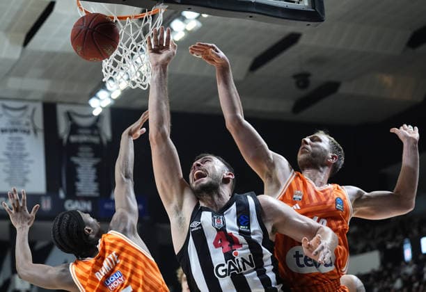 Besiktas GAIN v Ratiopharm Ulm - BKT EuroCup ISTANBUL, TURKIYE - JANUARY 06: Ante Zizic (41) of Besiktas GAIN in action against Mohamed Diakite (L) of Ratiopharm Ulm during the BKT EuroCup week 13 basketball match between Besiktas Gain and Ratiopharm Ulm at Besiktas Gain Sports Complex in Istanbul, Turkiye on January 06, 2026. Esra Bilgin Anadolu Istanbul Turkey. Editorial use only. Please get in touch for any other usage.  Copyright: x2026xAnadoluxEsraxBilginx