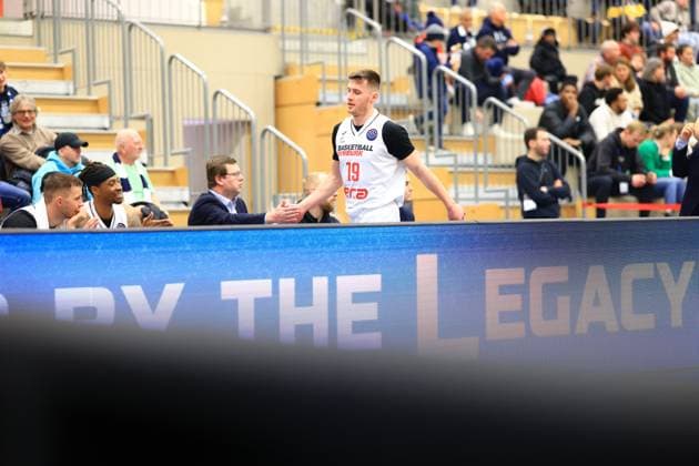 RECORD DATE NOT STATED Szene mit Ondrej Sehnal (19; Basketball Nymburg) und Jaquan Lawrence (40; Basketball Nymburg) am Spielfeldrand Basketball Champions League: MLP Academics Heidelberg – ERA Basketball Nymburk Szene mit Ondrej Sehnal (19; Basketball Nymburg) und Jaquan Lawrence (40; Basketball Nymburg)
