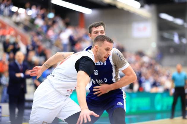 RECORD DATE NOT STATED Szene mit Ryan Mikesell (33; MLP Academics Heidelberg) und Matej Svoboda (11; Basketball Nymburg) in intensivem Zweikampf Basketball Champions League: MLP Academics Heidelberg – ERA Basketball Nymburk Ryan Mikesell (33; MLP Academics Heidelberg) und Matej Svoboda (11; Basketball Nymburg) im Zweikampf