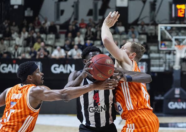 Besiktas GAIN v Ratiopharm Ulm - BKT EuroCup ISTANBUL, TURKIYE - JANUARY 06: Ismael Kamagate (4) of Besiktas GAIN in action against Christian Sengfelder (R) and Justin Simon (L) of Ratiopharm Ulm during the BKT EuroCup week 13 basketball match between Besiktas Gain and Ratiopharm Ulm at Besiktas Gain Sports Complex in Istanbul, Turkiye on January 06, 2026. Esra Bilgin Anadolu Istanbul Turkey. Editorial use only. Please get in touch for any other usage.  Copyright: x2026xAnadoluxEsraxBilginx