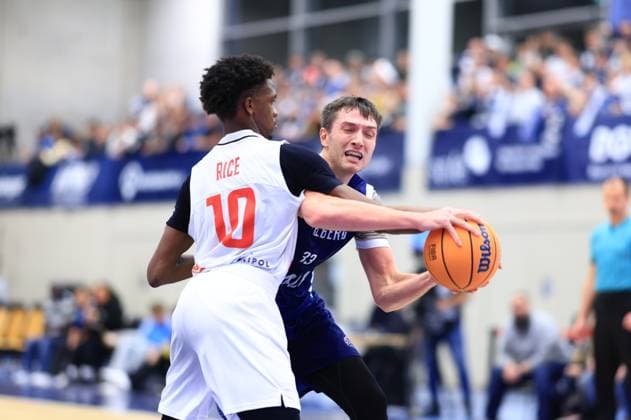 RECORD DATE NOT STATED Szene mit Ryan Mikesell (33; MLP Academics Heidelberg) und Sir Jabari Rice (10; Basketball Nymburg) in intensivem Zweikampf Basketball Champions League: MLP Academics Heidelberg – ERA Basketball Nymburk Ryan Mikesell (33; MLP Academics Heidelberg) im Zweikampf mit Sir Jabari Rice (10; Basketball Nymburg)