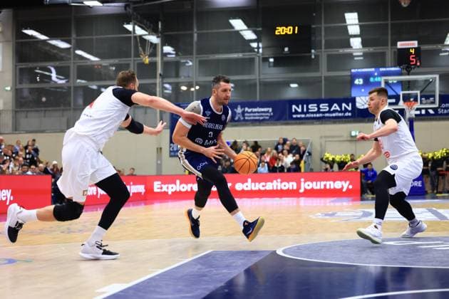RECORD DATE NOT STATED Spielaktion mit Paul Zipser (9; MLP Academics Heidelberg) und Ondrej Sehnal (19; Basketball Nymburg) Basketball Champions League: MLP Academics Heidelberg – ERA Basketball Nymburk Paul Zipser (9; MLP Academics Heidelberg) mit Ball gegen Ondrej Sehnal (19; Basketball Nymburg)