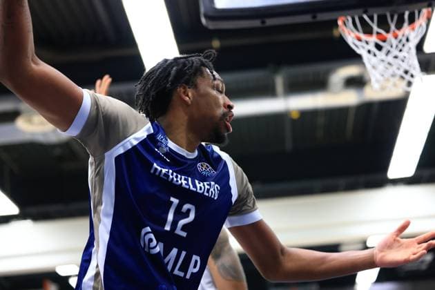 RECORD DATE NOT STATED Spielaktion mit Osun Osunniyi (12; MLP Academics Heidelberg) am Korb in der Halle Basketball Champions League: MLP Academics Heidelberg – ERA Basketball Nymburk Osun Osunniyi (12; MLP Academics Heidelberg) in Aktion