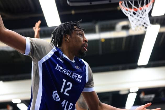 RECORD DATE NOT STATED Spielaktion mit Osun Osunniyi (12; MLP Academics Heidelberg) am Korb Basketball Champions League: MLP Academics Heidelberg – ERA Basketball Nymburk Osun Osunniyi (12; MLP Academics Heidelberg) in Aktion