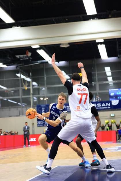 RECORD DATE NOT STATED Szene mit Niklas Würzner (2; MLP Academics Heidelberg) und Vojtech Hruban (77; Basketball Nymburg) in Aktion Basketball Champions League: MLP Academics Heidelberg – ERA Basketball Nymburk Niklas Würzner (2; MLP Academics Heidelberg) und Vojtech Hruban (77; Basketball Nymburg) in Aktion