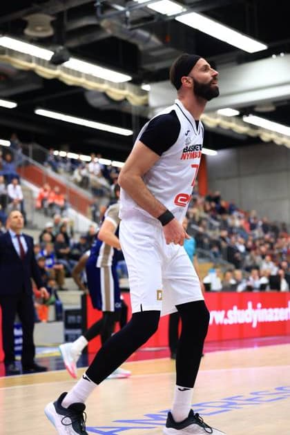 RECORD DATE NOT STATED Szene mit Vojtech Hruban (77; Basketball Nymburg) auf dem Spielfeld Basketball Champions League: MLP Academics Heidelberg – ERA Basketball Nymburk Vojtech Hruban (77; Basketball Nymburg) in Aktion