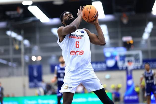 RECORD DATE NOT STATED Spielaktion mit KeyShawn Feazell (6; Basketball Nymburg) Basketball Champions League: MLP Academics Heidelberg – ERA Basketball Nymburk KeyShawn Feazell (6; Basketball Nymburg) mit Ball in Wurfbewegung