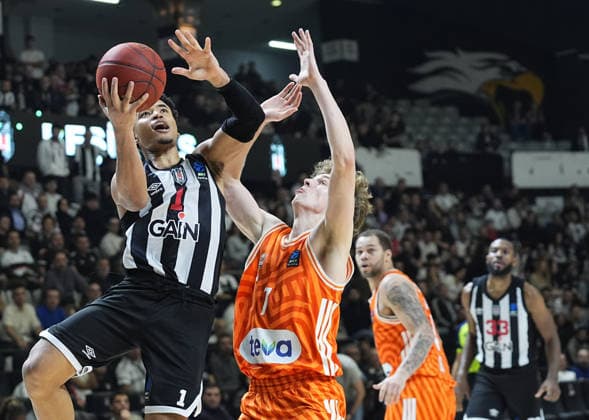 Besiktas GAIN v Ratiopharm Ulm - BKT EuroCup ISTANBUL, TURKIYE - JANUARY 06: Devon Dotson (1) of Besiktas GAIN in action against Tobias Brahe Jensen (7) of Ratiopharm Ulm during the BKT EuroCup week 13 basketball match between Besiktas Gain and Ratiopharm Ulm at Besiktas Gain Sports Complex in Istanbul, Turkiye on January 06, 2026. Esra Bilgin Anadolu Istanbul Turkey. Editorial use only. Please get in touch for any other usage.  Copyright: x2026xAnadoluxEsraxBilginx