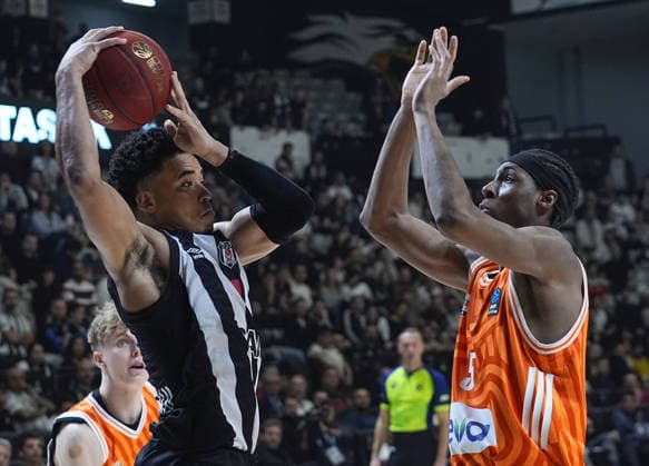 Besiktas GAIN v Ratiopharm Ulm - BKT EuroCup ISTANBUL, TURKIYE - JANUARY 06: Devon Dotson (L) of Besiktas GAIN in action against Mohamed Diakite (R) of Ratiopharm Ulm during the BKT EuroCup week 13 basketball match between Besiktas Gain and Ratiopharm Ulm at Besiktas Gain Sports Complex in Istanbul, Turkiye on January 06, 2026. Esra Bilgin Anadolu Istanbul Turkey. Editorial use only. Please get in touch for any other usage.  Copyright: x2026xAnadoluxEsraxBilginx