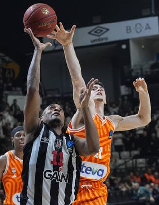 Besiktas GAIN v Ratiopharm Ulm - BKT EuroCup ISTANBUL, TURKIYE - JANUARY 06: Brynton Lemar (11) of Besiktas GAIN in action against Diego Garavaglia (23) of Ratiopharm Ulm during the BKT EuroCup week 13 basketball match between Besiktas Gain and Ratiopharm Ulm at Besiktas Gain Sports Complex in Istanbul, Turkiye on January 06, 2026. Esra Bilgin Anadolu Istanbul Turkey. Editorial use only. Please get in touch for any other usage.  Copyright: x2026xAnadoluxEsraxBilginx