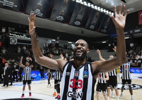 Besiktas GAIN v Ratiopharm Ulm - BKT EuroCup ISTANBUL, TURKIYE - JANUARY 06: Vitto Brown (33) of Besiktas GAIN and his teammates celebrate their victory at the end of the BKT EuroCup week 13 basketball match between Besiktas Gain and Ratiopharm Ulm at Besiktas Gain Sports Complex in Istanbul, Turkiye on January 06, 2026. Esra Bilgin Anadolu Istanbul Turkey. Editorial use only. Please get in touch for any other usage.  Copyright: x2026xAnadoluxEsraxBilginx