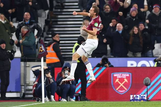 Tomas Soucek of West Ham United celebrates after scoring a goal (1-0) West Ham United v Nottingham Forest, Premier League, Football, London Stadium, London, UK - 06 Jan 2026London London Stadium United Kingdom EDITORIAL USE ONLY No use with unauthorised audio, video, data, fixture lists, club league logos or live services. Online in-match use limited to 120 images, no video emulation. No use in betting, games or single club league player publications.  Copyright: xSimonxDael Shutterstockx 16225285i