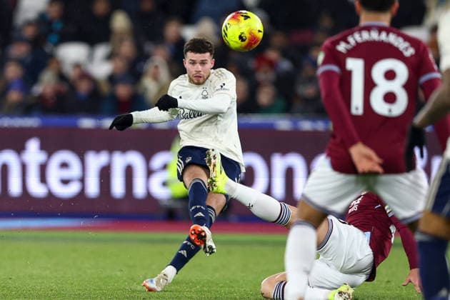 6th January 2026; London Stadium, London, England; Premier League Football, West Ham United versus Nottingham Forest; Neco Williams of Nottingham Forest early shot on goal  IanxStephen Content restricted for UK based newspaper