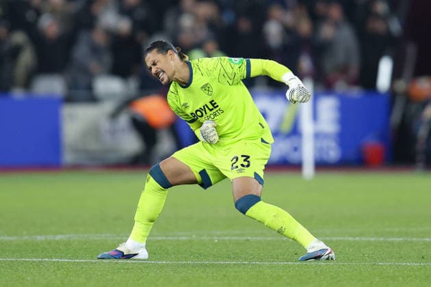 Alphonse Areola of West Ham United reacts to a goal scored by Tomas Soucek of West Ham United during the Premier League match between West Ham and Nottingham Forest at London Stadium in London, England (Photo by Alexander Canillas Sports Press Photo) Copyright: xAlexanderxCanillas SPPx Sportspressphoto_SPR79200