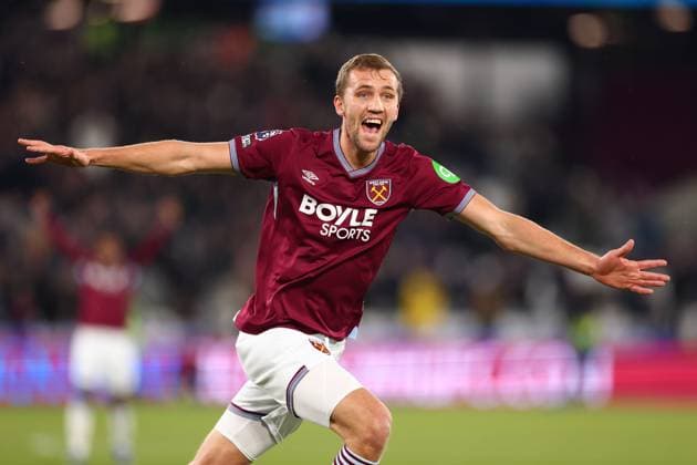 Tomas Soucek of West Ham United celebrates after he scored for 1-0 - West Ham United v Nottingham Forest, Premier League, London Stadium, London, UK - 6th January 2026 Editorial Use Only - DataCo restrictions apply West Ham United v Nottingham Forest, Premier League, Football, London Stadium, London, UK - 06 Jan 2026London London Stadium United Kingdom EDITORIAL USE ONLY No use with unauthorised audio, video, data, fixture lists, club league logos or live services. Online in-match use limited to 120 images, no video emulation. No use in betting, games or single club league player publications.  Copyright: xMDI Shutterstockx 16234278e